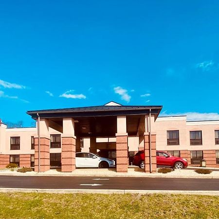 Quality Inn & Suites Kearneysville - Martinsburg Bagian luar foto