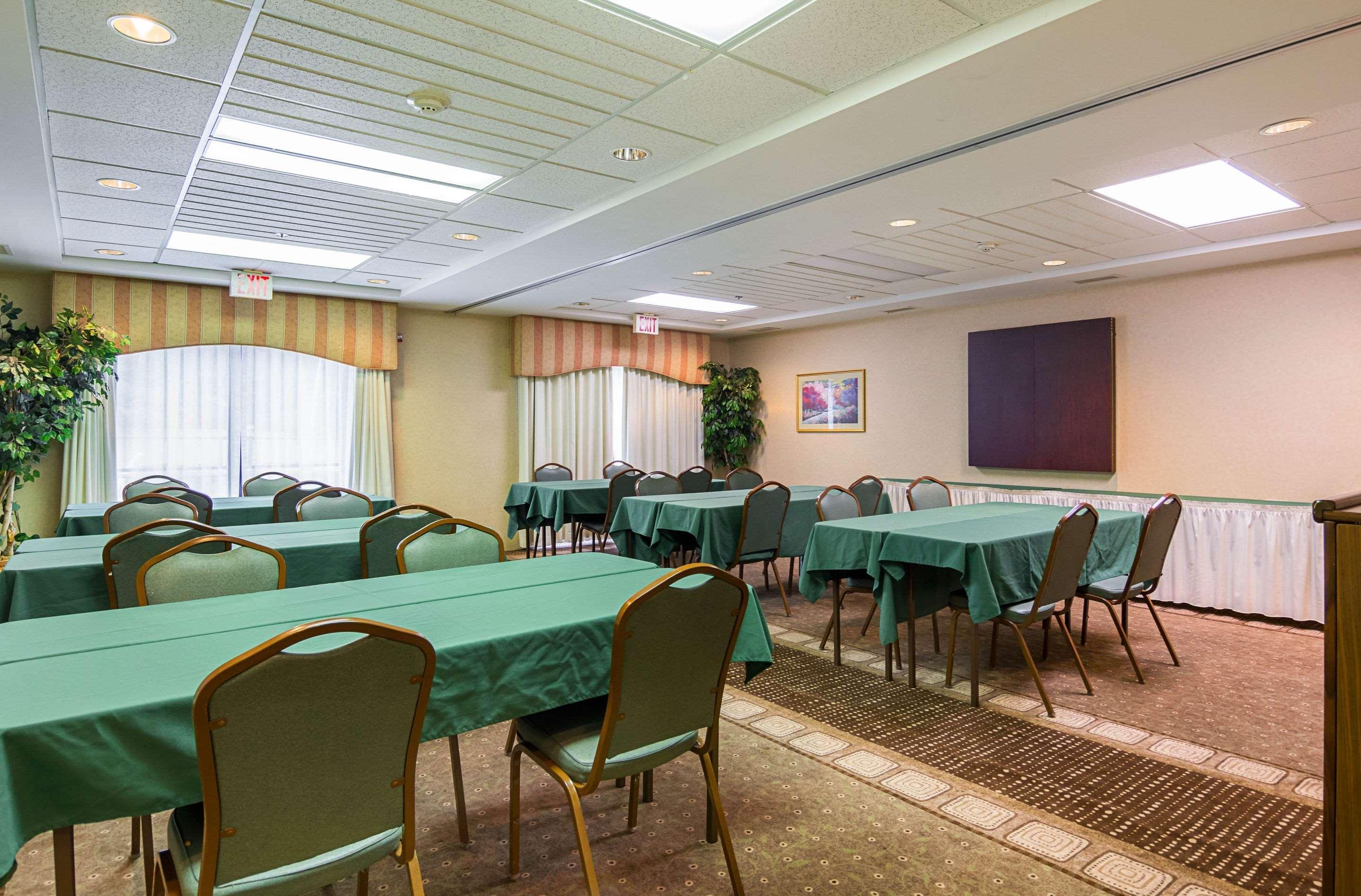 Quality Inn & Suites Kearneysville - Martinsburg Bagian luar foto