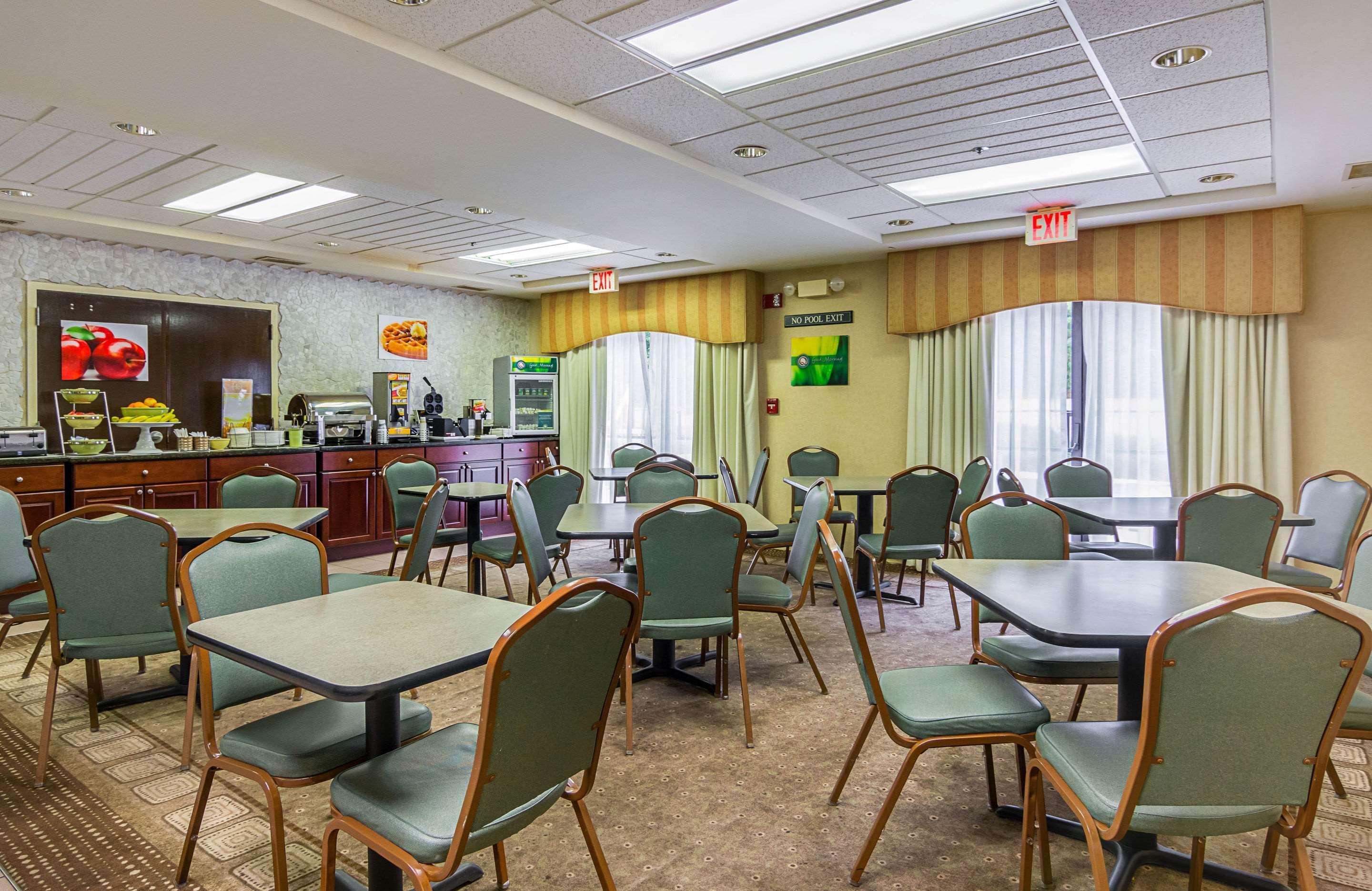 Quality Inn & Suites Kearneysville - Martinsburg Bagian luar foto